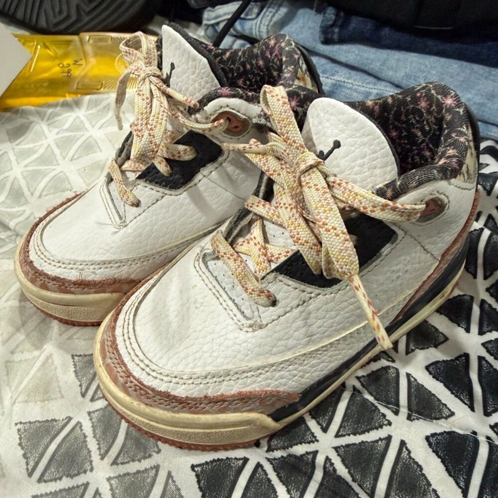 6c Nike Toddler's Jordan 3 Retro White/Anthracite-Red Stardust